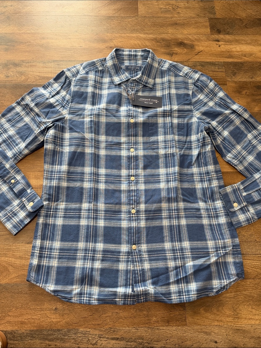 Vineyard Vines long sleeve button down shirt